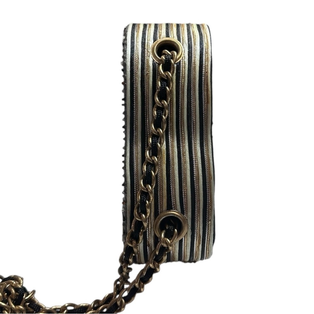Gorgeous Steampunk Heart-Shaped Beaded Crossbody Bag - Picture 2 of 5